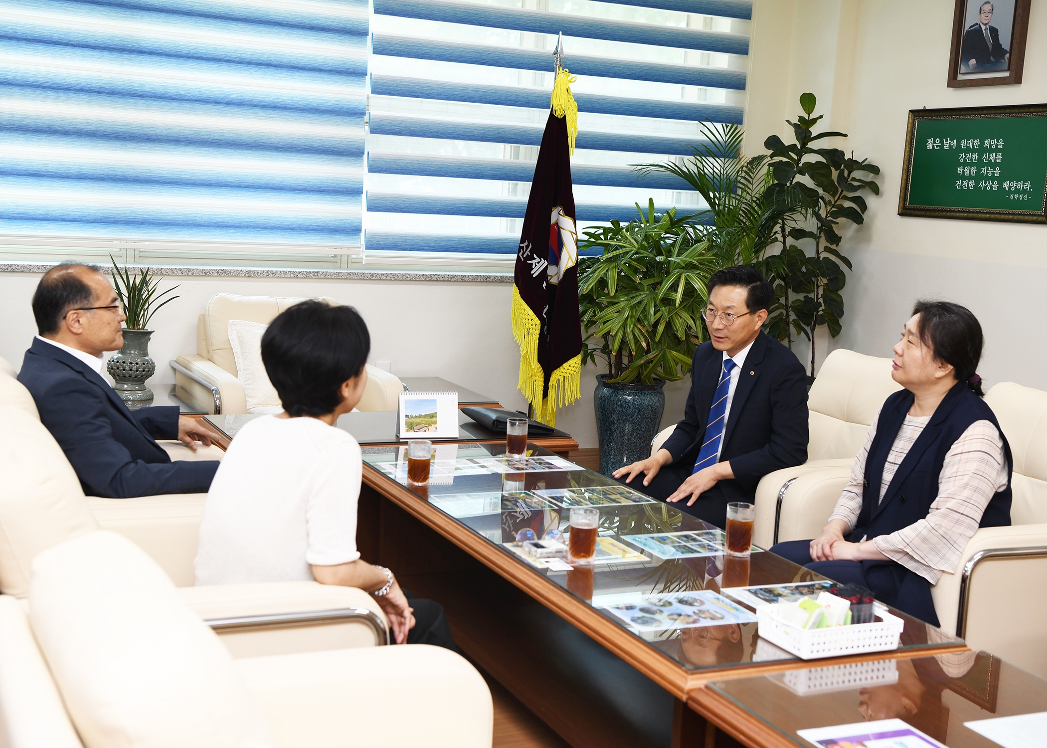 현대동읍 판매 대리점 장학증서 전달식 (3).JPG